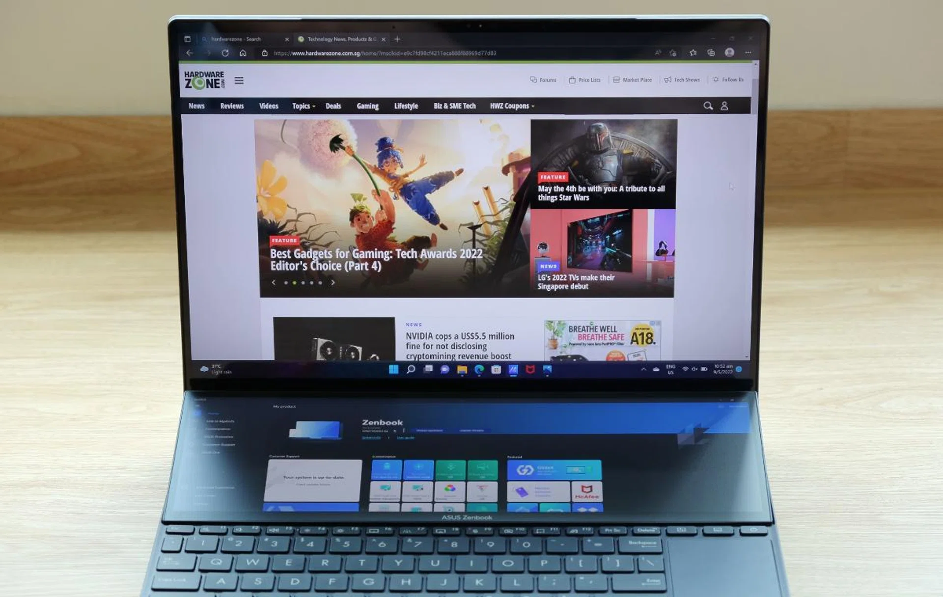 Because the secondary display is raised and easier to see, the main display flows more smoothly into it. The two really look like one large display.