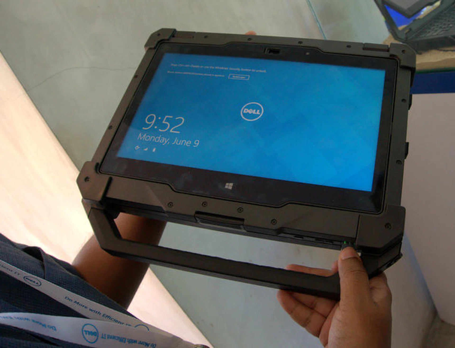 The Latitude 12 Rugged Extreme as a tablet definitely builds serious arm muscles, but also one that can take lots of physical abuse.