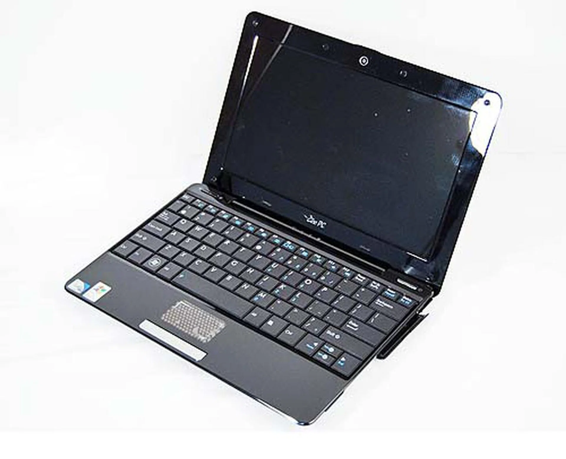 The EEE PC 1008HA opens up to a very neat interior. ASUS has finally included a proper near full-sized right shift key as you can see.