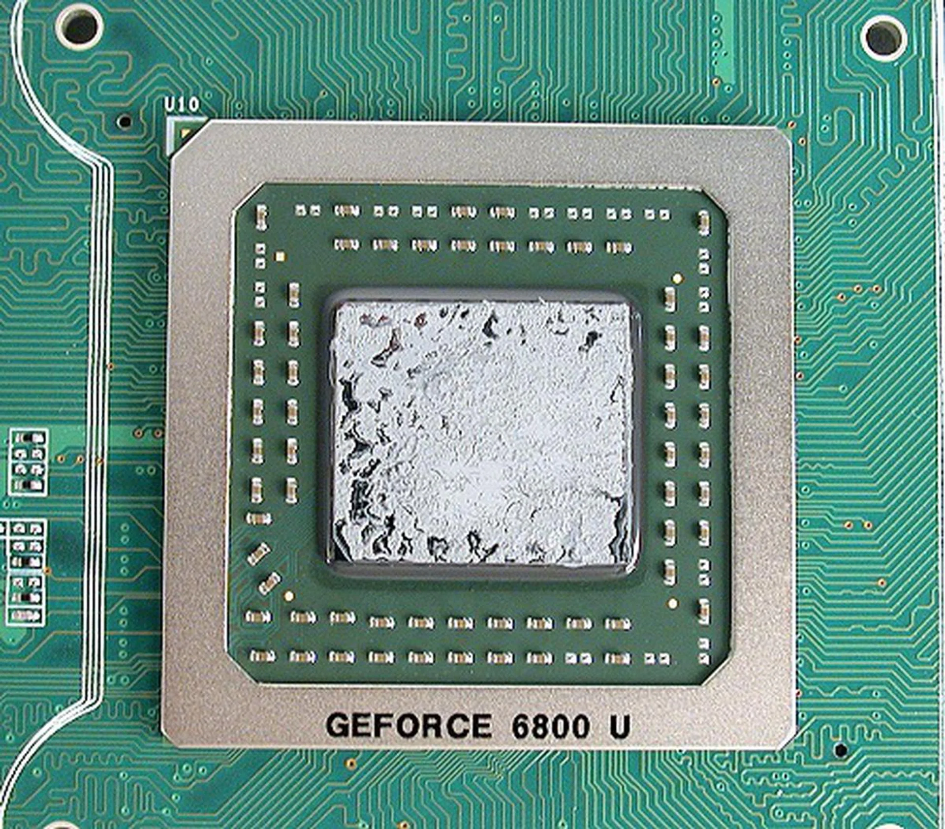 The GeForce 6800 Ultra's die measures 16.5 x 18.5mm for a die size of 305 millimeter-square. Using a Flip-Chip BGA packaging, the entire chip is 40 x 40mm in dimensions.