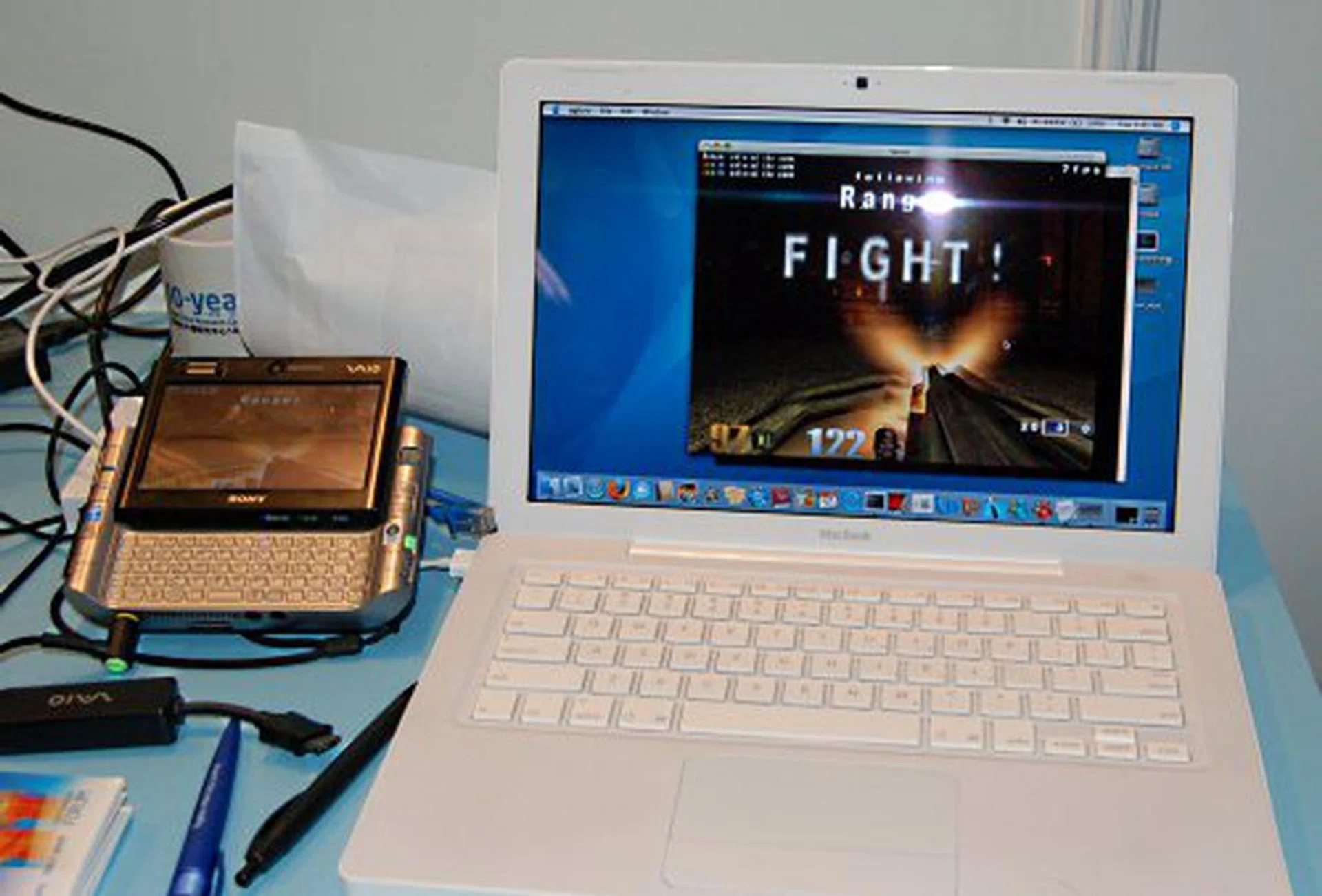 Wireless remote rendering in action. Too bad it was both running at about 7fps only.