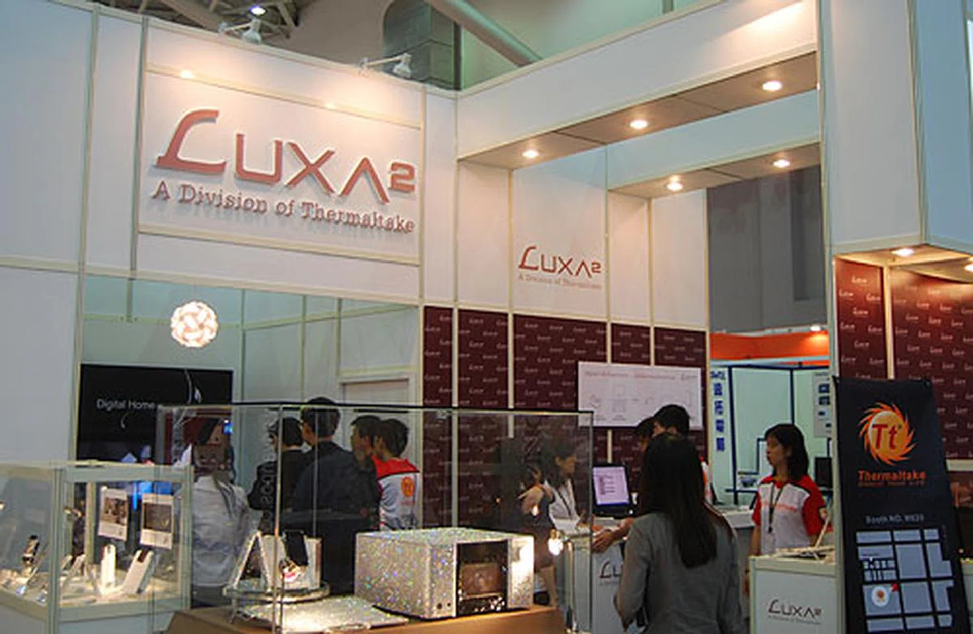 The luxury brand from Thermaltake, LUXA2's booth certainly grabs one's attention since we weren't expecting such glamorous products at a tech trade show.