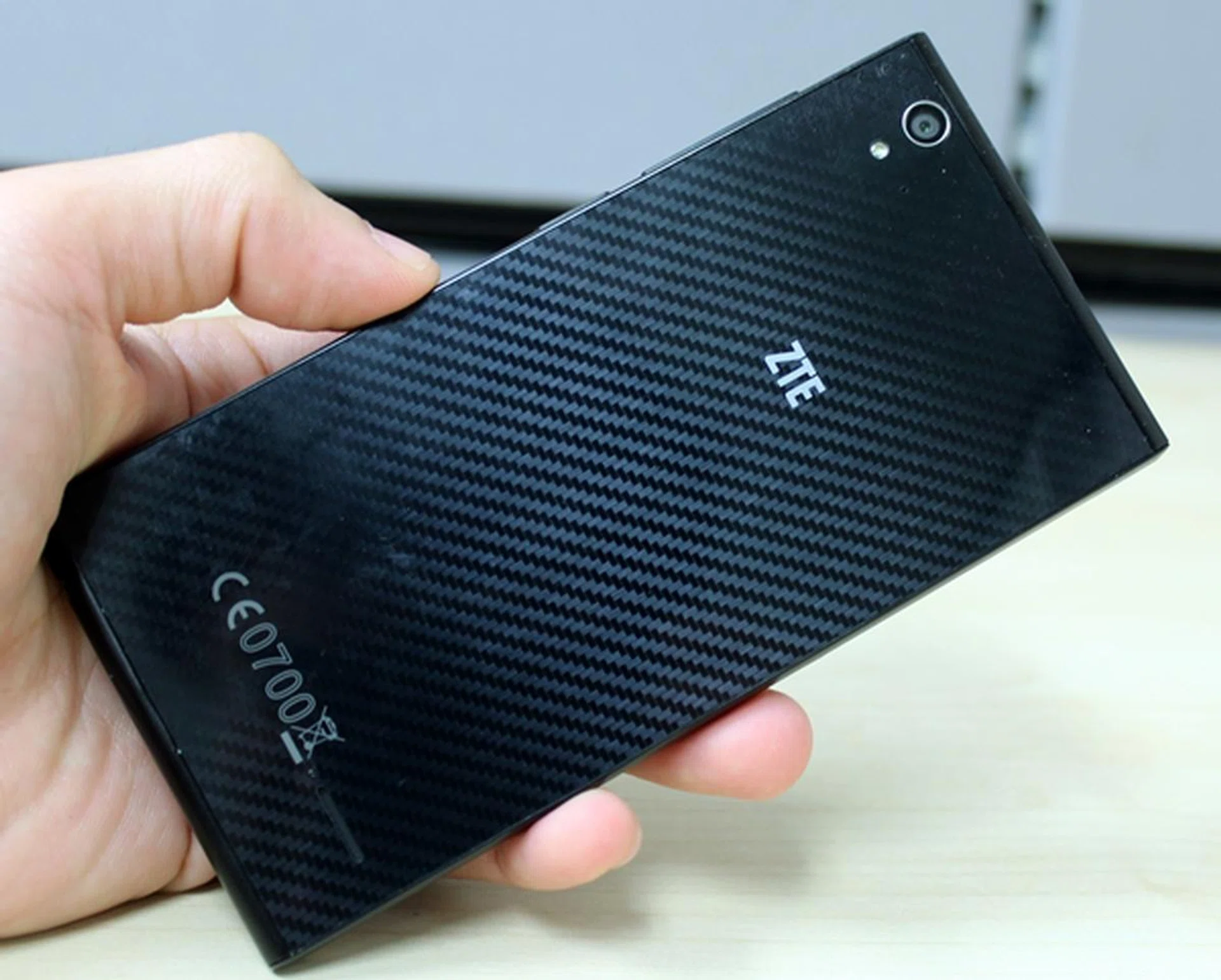 The patterned stripe design hides fingerprints and smudges to some extent on the ZTE Blade VEC 4G.