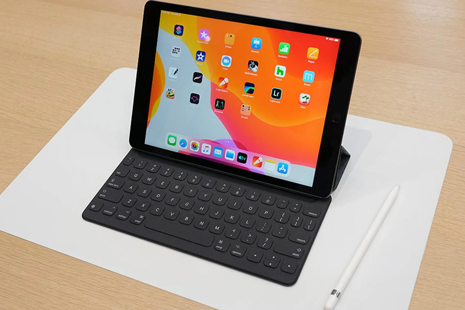Apple is said to be releasing a new Smart Keyboard later this year.