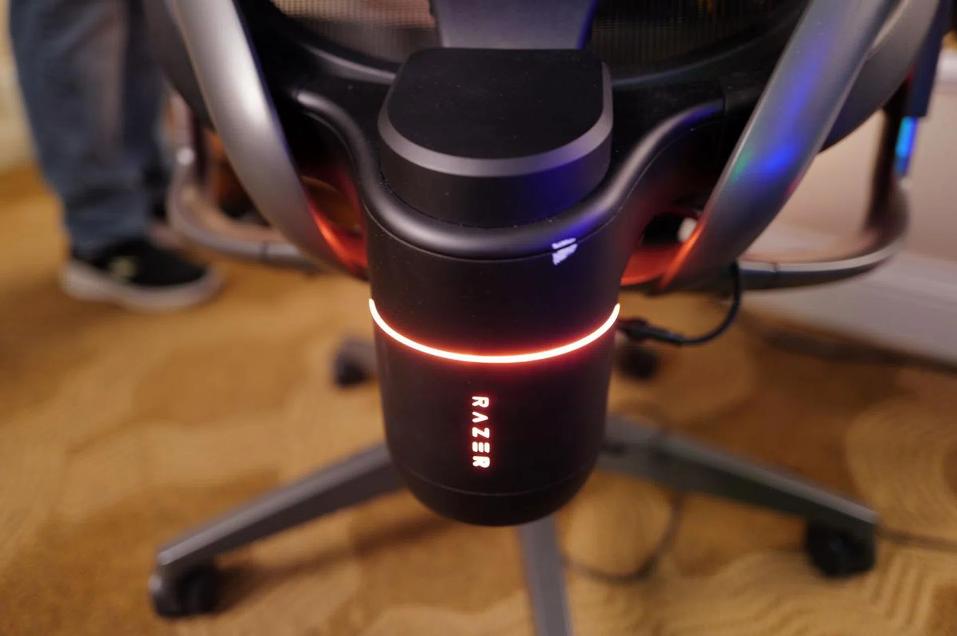 The fanless blade system is housed inside this cylinder. Image: HWZ
