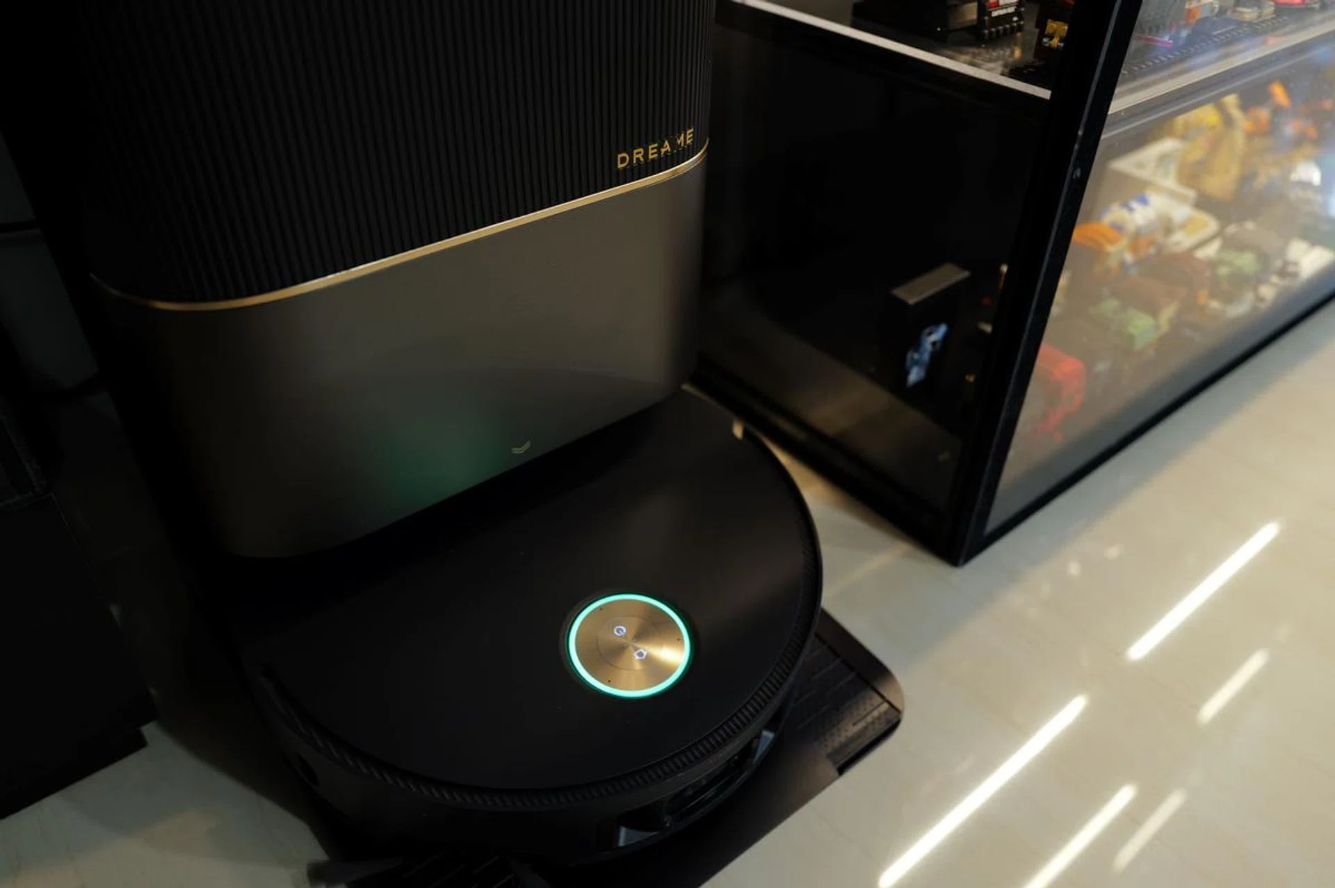 The X50 Ultra comes only in a black/gun-metal colour. Photo: HWZ