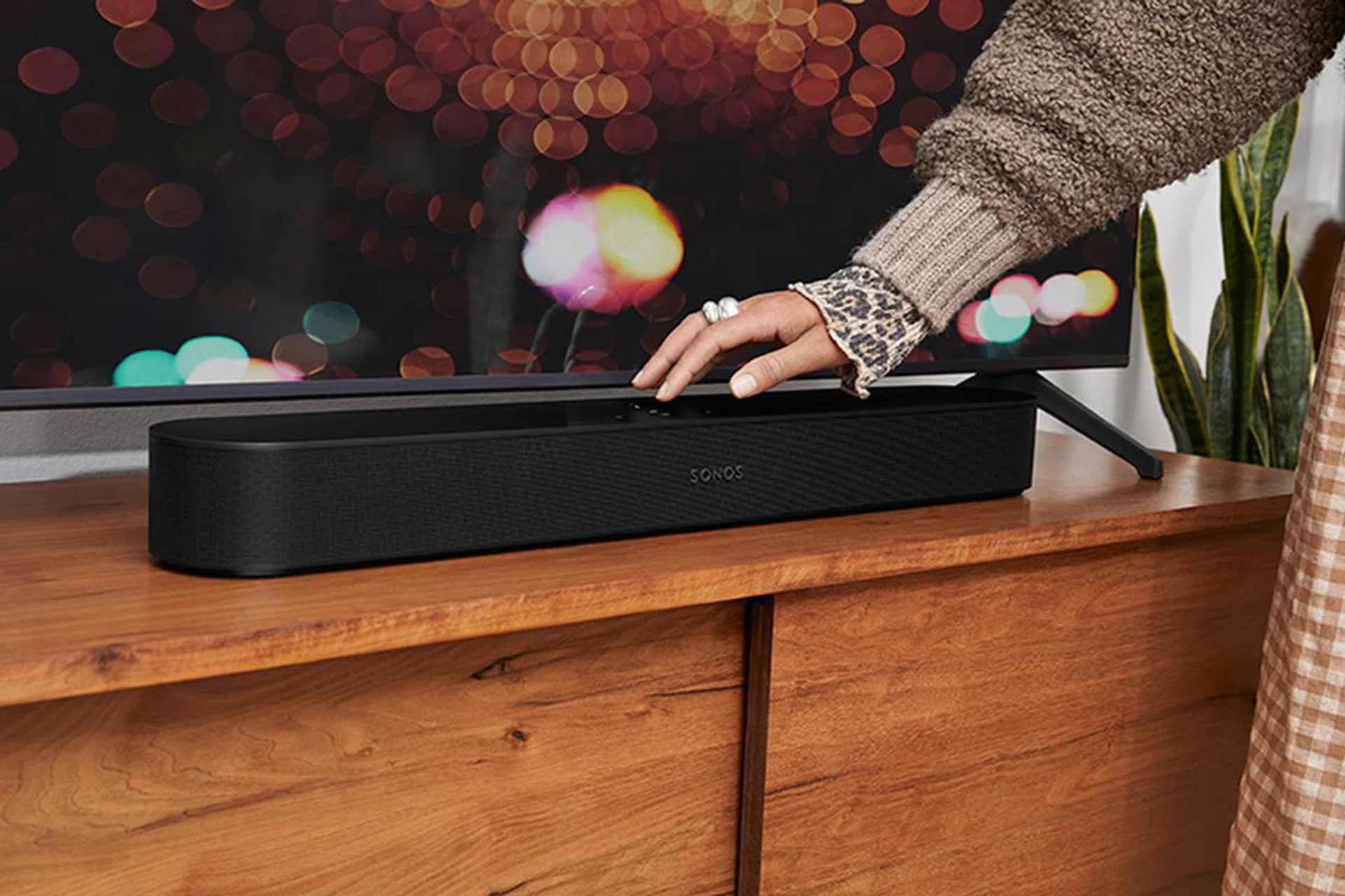 Sonos Beam (Gen 2) soundbar.