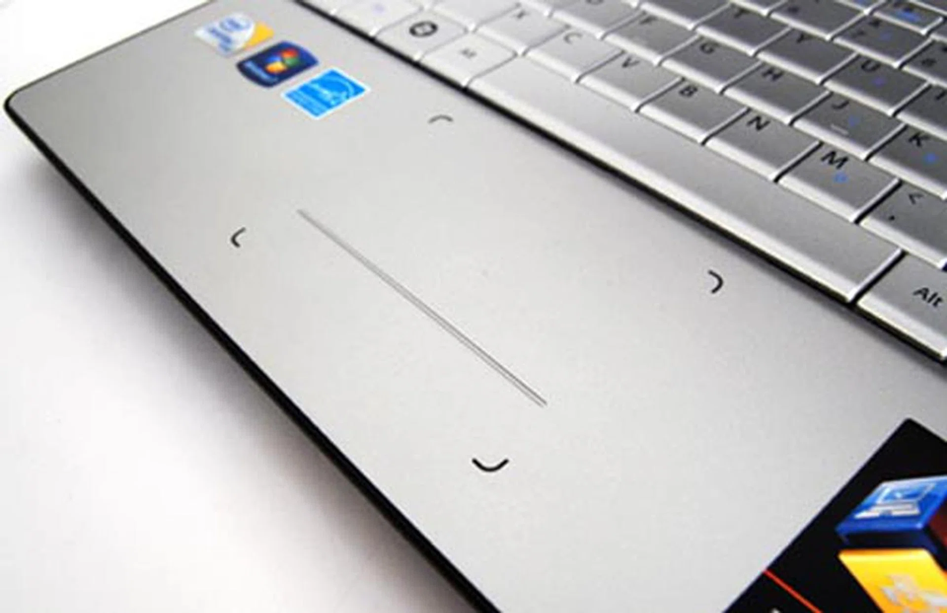 The button-less trackpad with its haptic buzzes to reflect the usual button clicks needs some time to get used to. It's an interesting concept, but to be honest, we didn't quite like it.