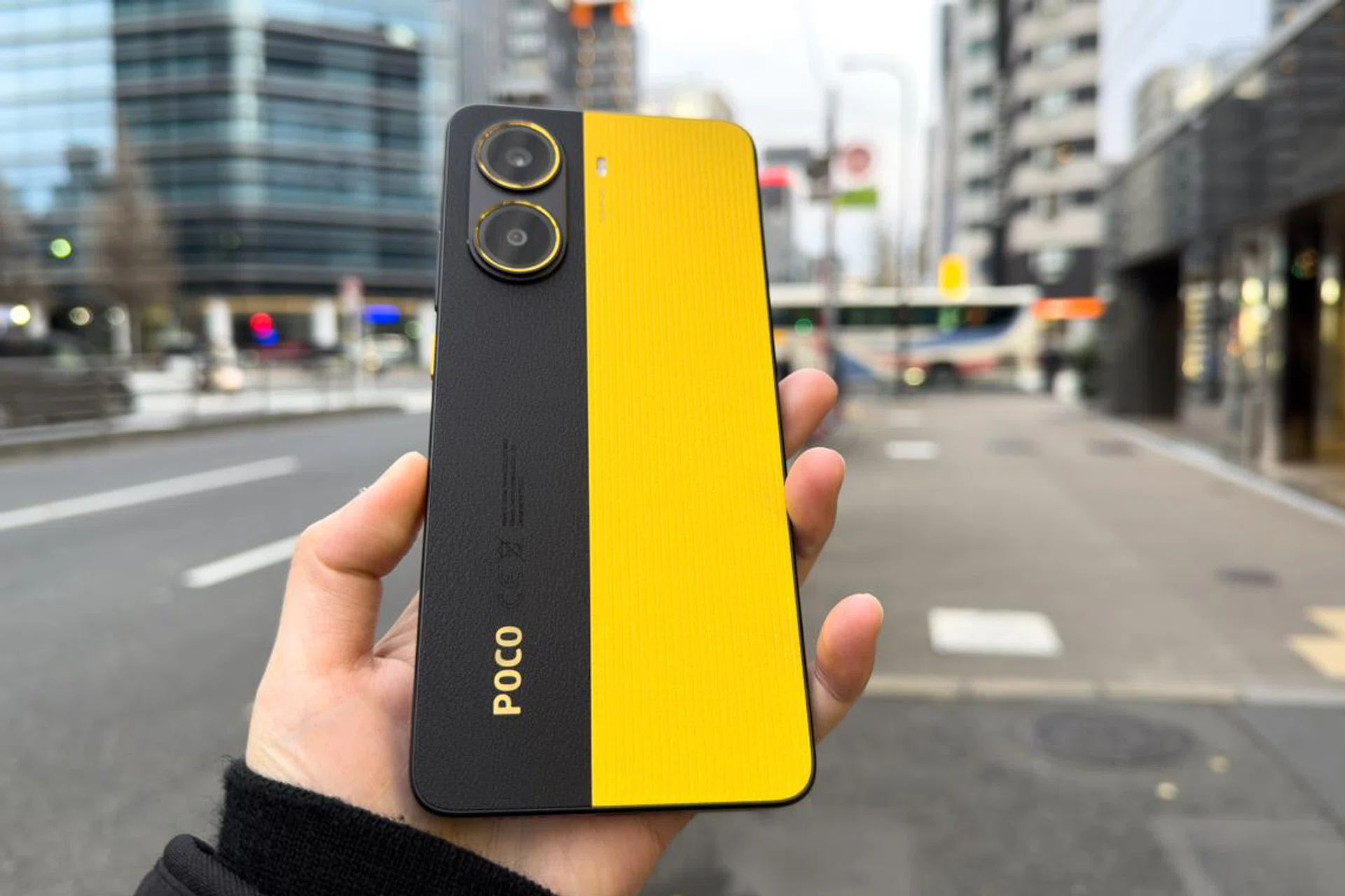 Poco X7 Pro in Yellow. Photo: HWZ.