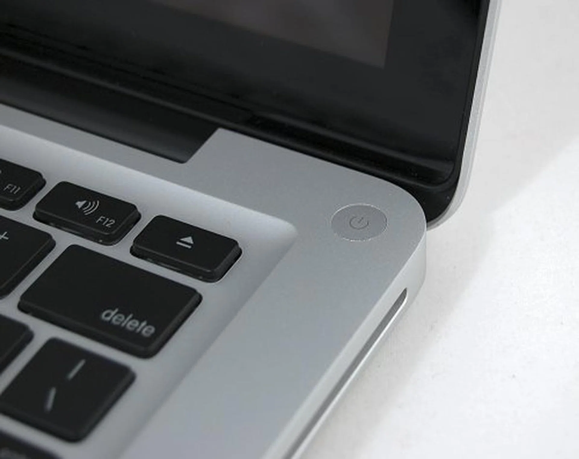 Apple Macbook - Pretty Pretty Please? | HardwareZone Singapore