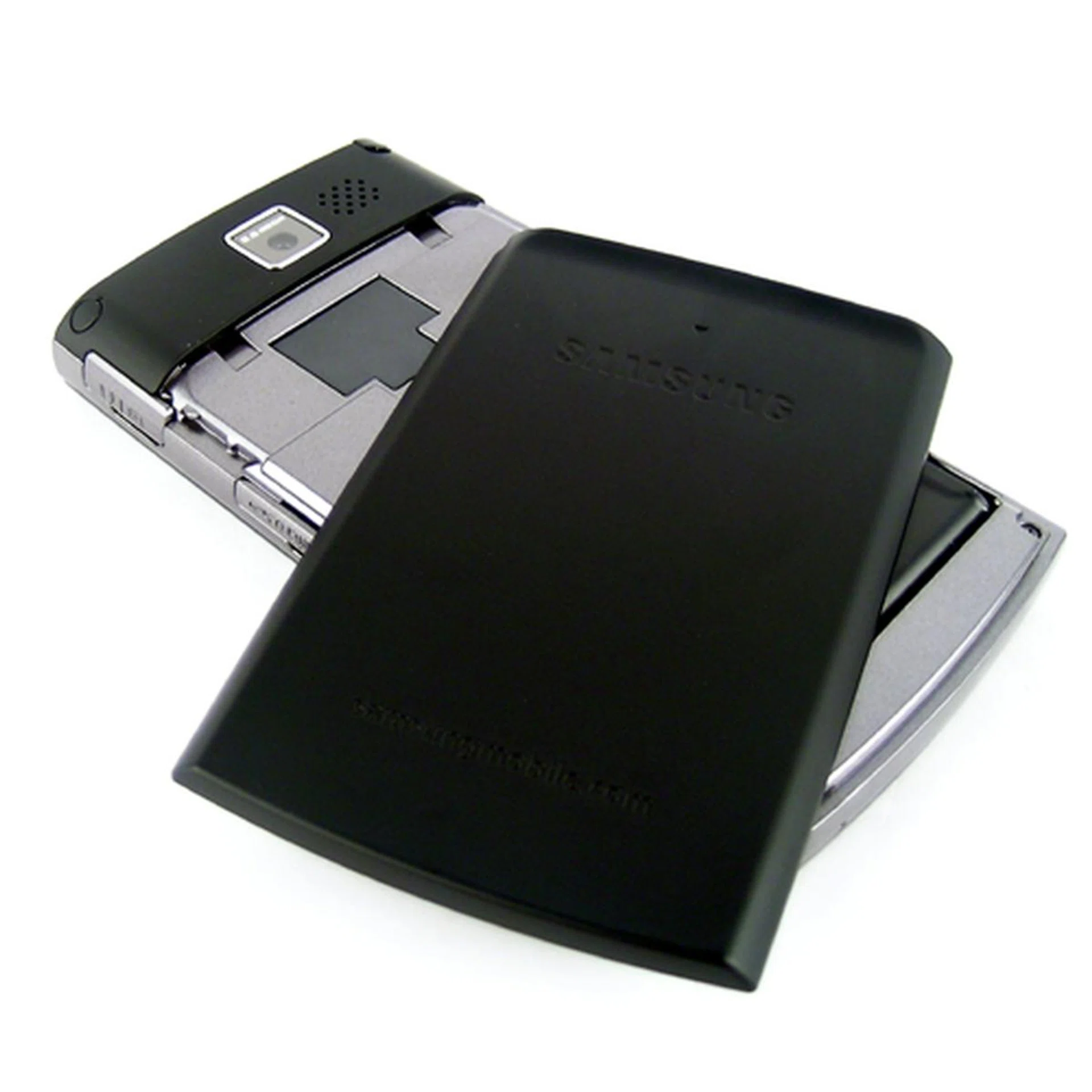 Located at the back is the 2-megapixel camera without flash. The battery casing of the i780 has a plastic feel to it, and requires some tender handling. SIM card and battery insertion is of no difficulty here.