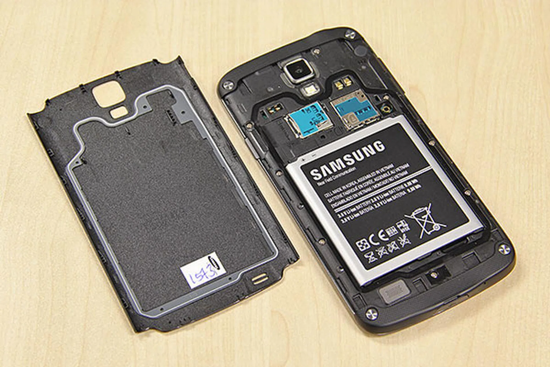 The main reason for going with the S4 Active is its IP67 certification. Here, you can see the rubber gasket on the battery cover that helps to keep moisture out. The four silver rivets at the four corners also lend well to the phone's industrial look.