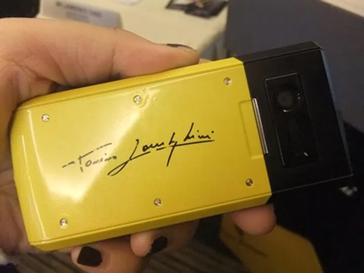 The Passione comes in two editions - here, the yellow Limited Edition one comes with an authentic signature as well as a limited edition certification and serial number. Primo has plans to sell 4,000 copies of this, and 30,000 copies of the normal black edition ones.