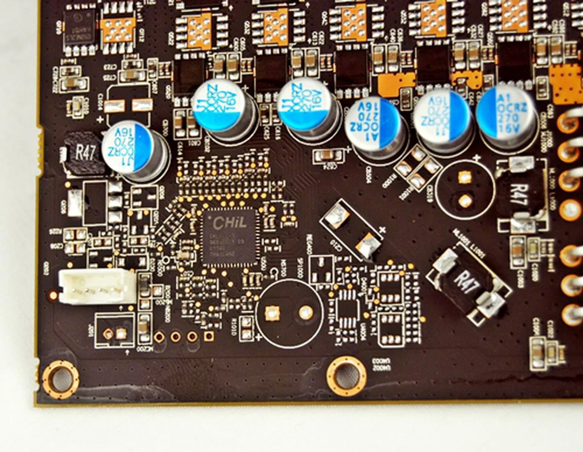 The card sports a CHiL voltage controller, together with its collection of solid capacitors and ferrite cores, make up the VRM solution.