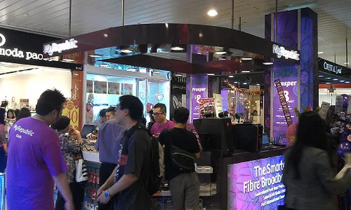 MyRepublic's first physical store front is located at basement one of Ang Mo Kio Hub shopping complex.