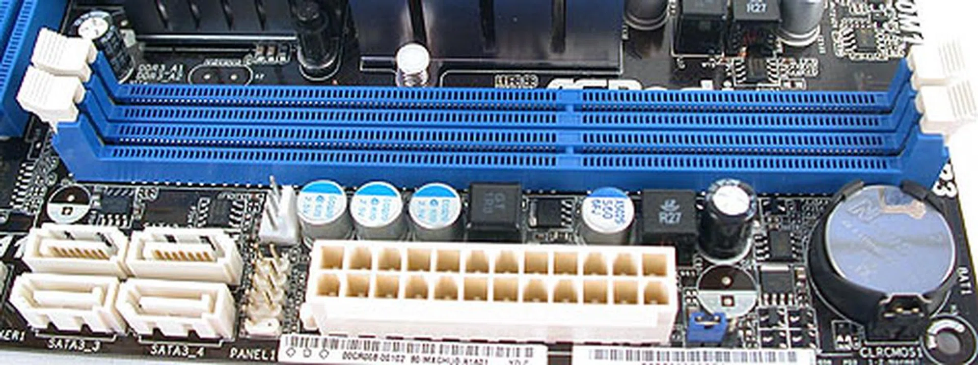 The E350M1 supports a single channel controller with two DDR3 DIMM slots. The board only supports memory frequencies of up to 1066MHz, with a maximum capacity of 16GB. 