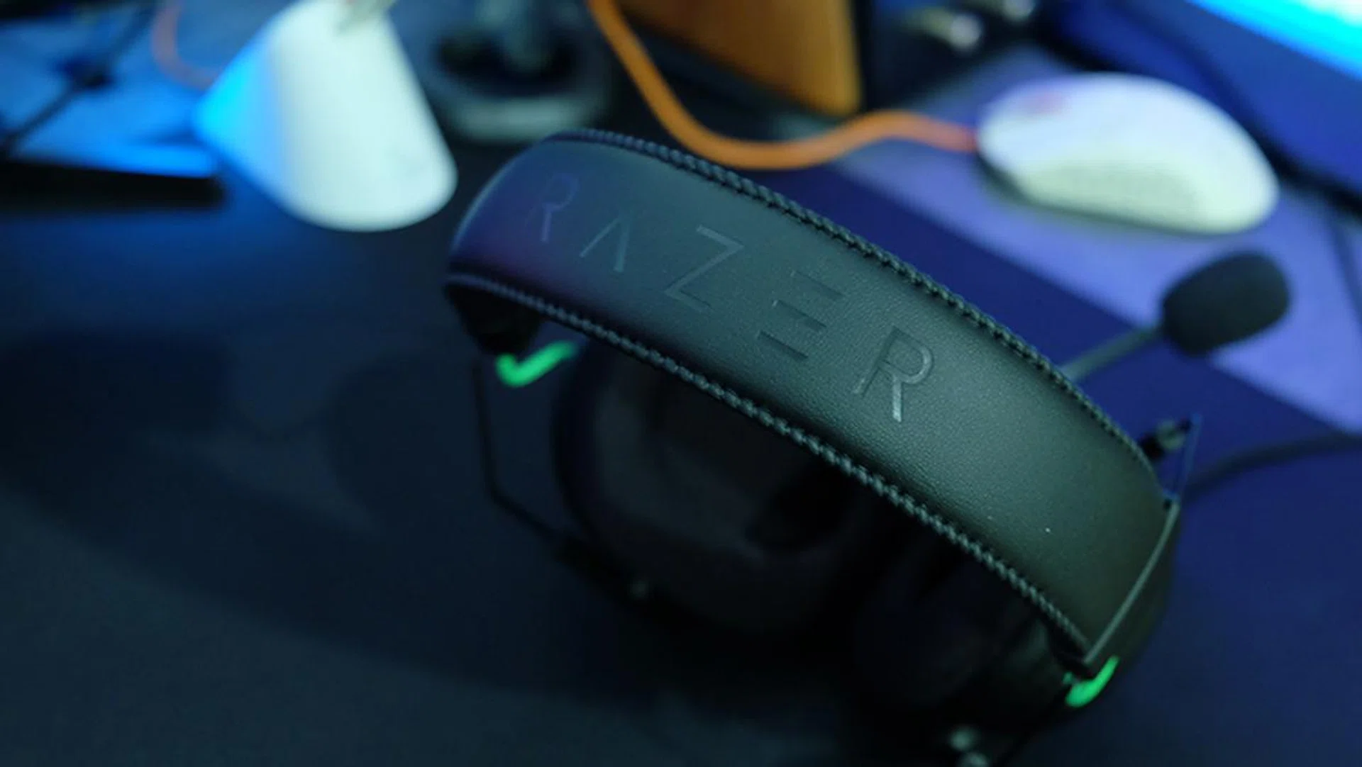 The headband is topped by leatherette. 