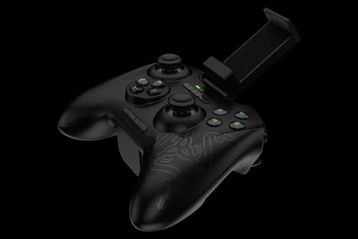 The clip comes with Razer Serval and attaches snugly to the controller.