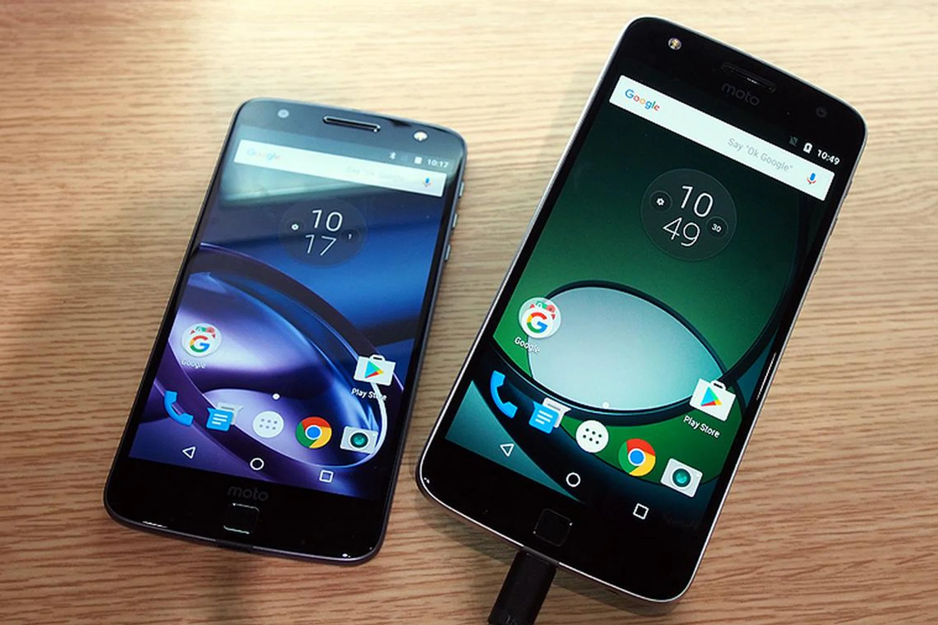 Moto Z (left) and Moto Z Play (right).