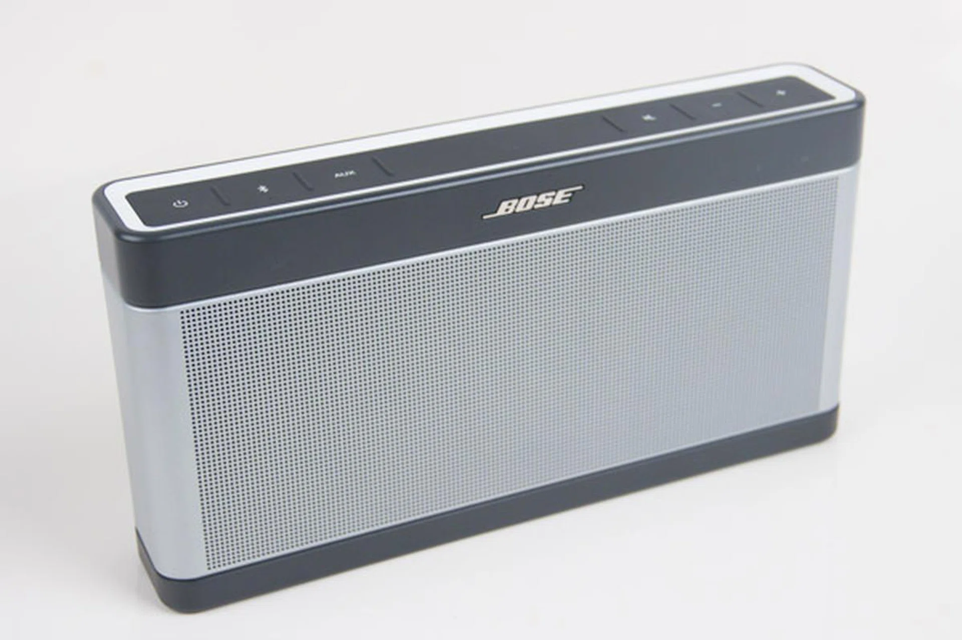 Slim and portable, the SoundLink III offers great sound from a compact package.