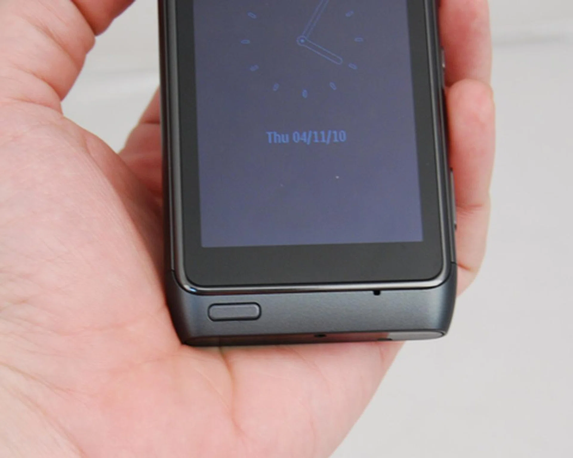 Placed at an odd position, the menu button proved to be hard to reach.