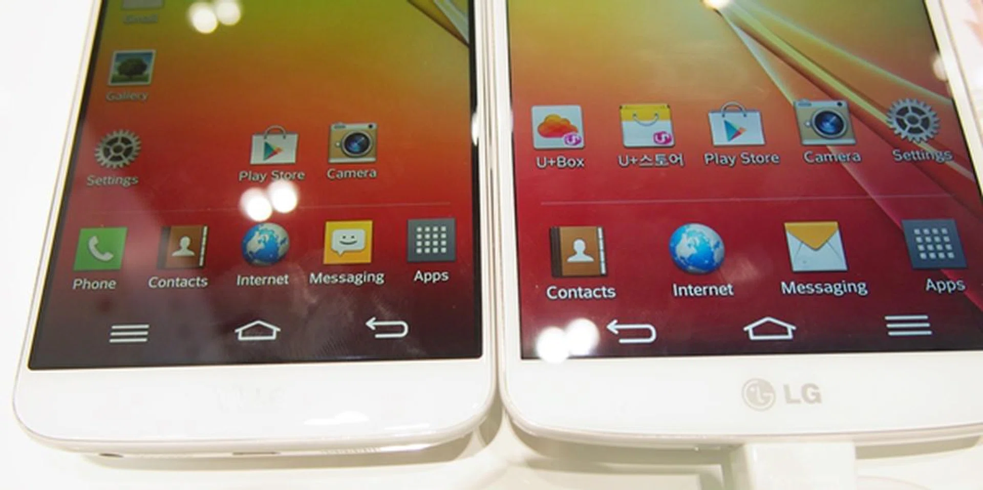 Left: LG G2. Right: LG G Pro 2. <br> The bezel of the G Pro 2 is just 0.65mm thicker than that of the G2.