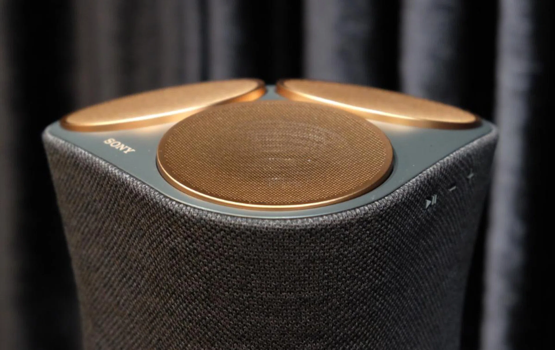 The SRS-RA5000's upward-firing speakers resemble an electric shaver.