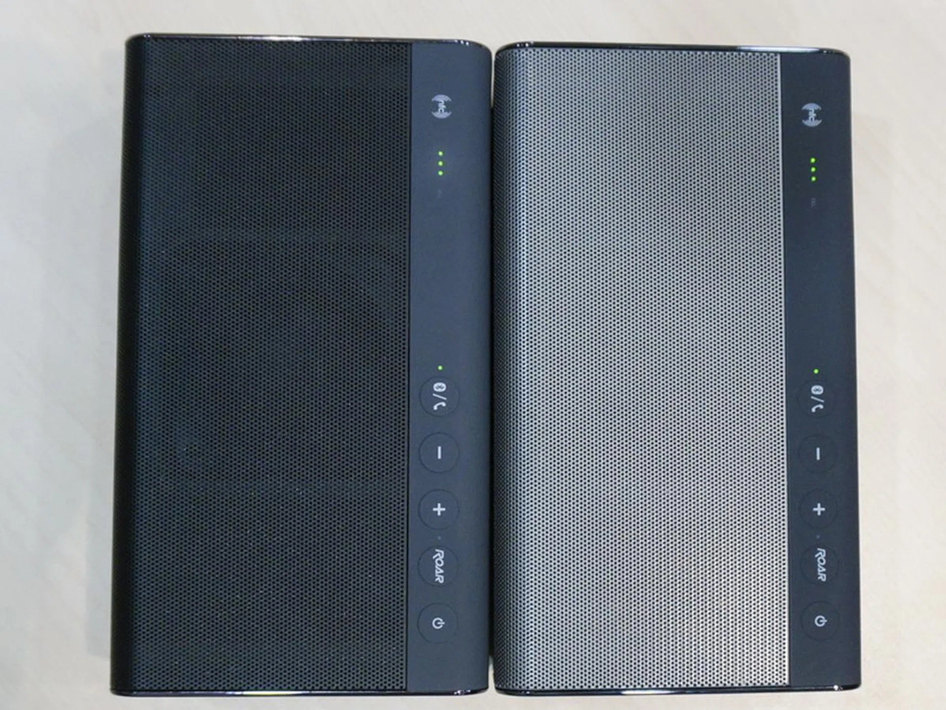 The new Roar Pro and the Classic Sound Blaster Roar are virtually indistinguishable externally. 