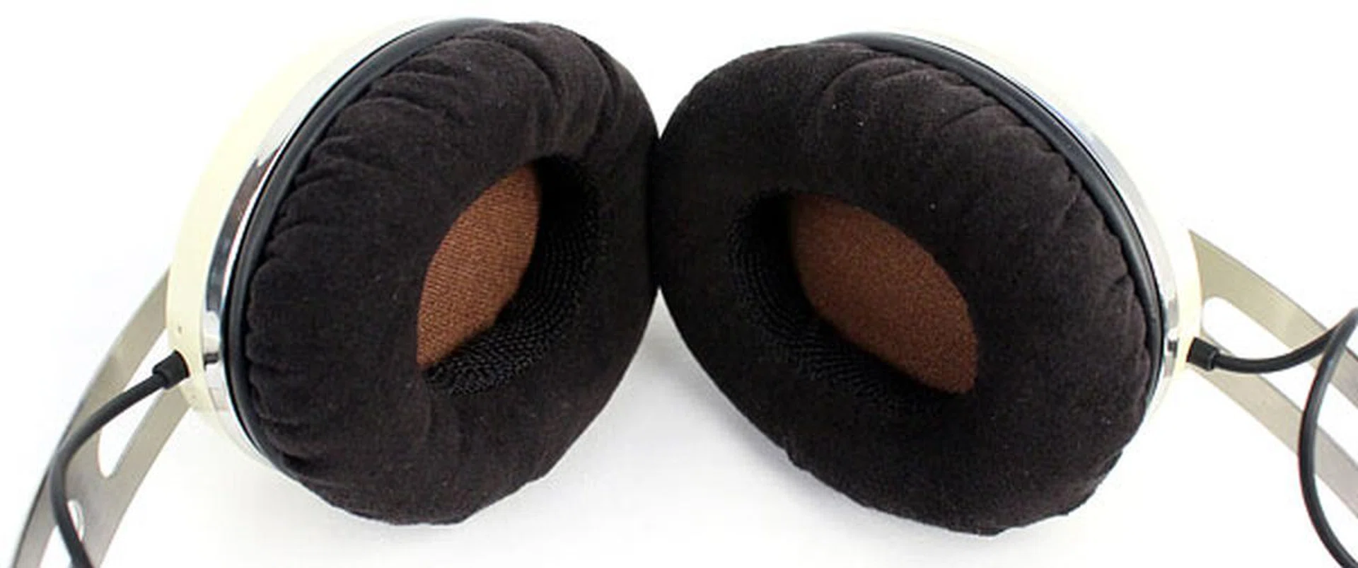 The fabric on the ear cups is soft and comfortable, and the cushioning foam is firm.