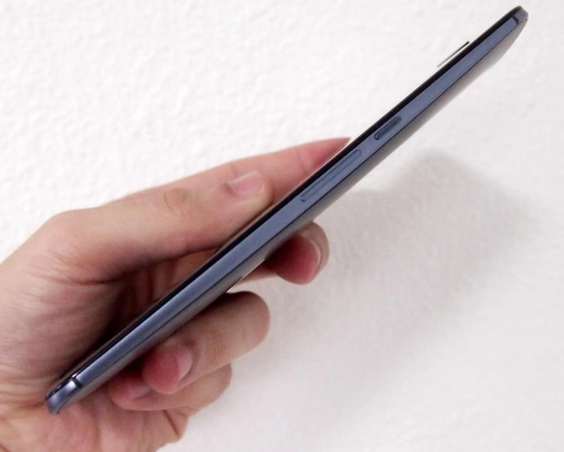 The power and volume controls are found on the right side of the Motorola Nexus 6.