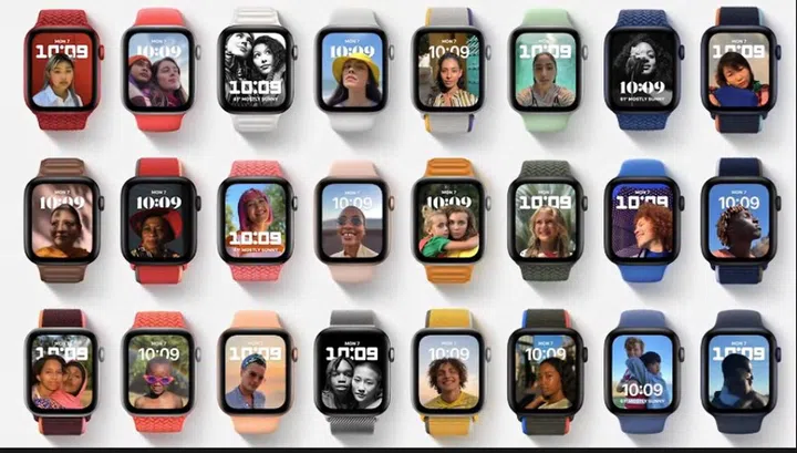 The new Portraits face uses photos and can be modified to suit the user. 