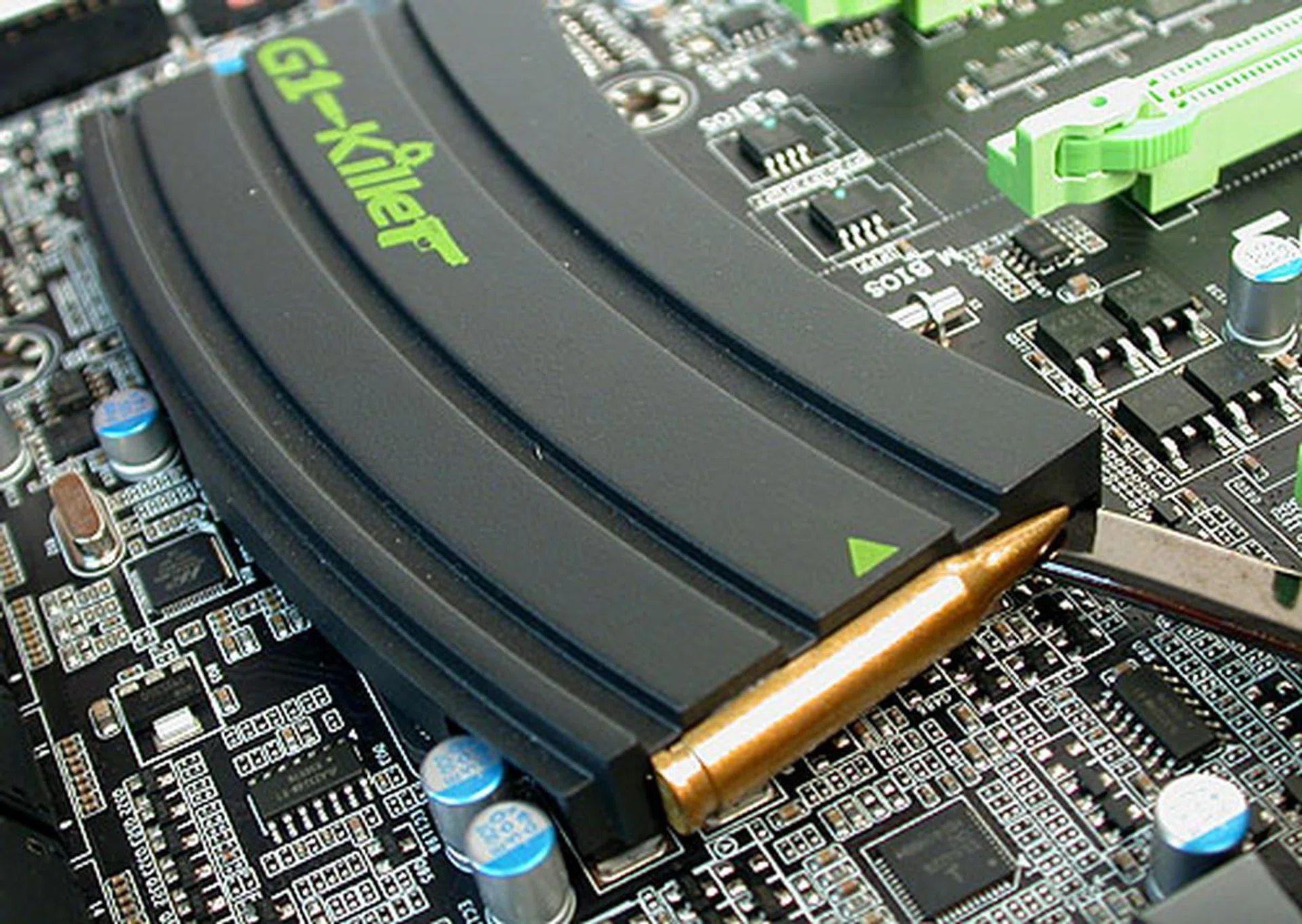 A magazine for your rifle? Nope, it's just the heatsink for the ICH10R controller. But it certainly looks close enough. 