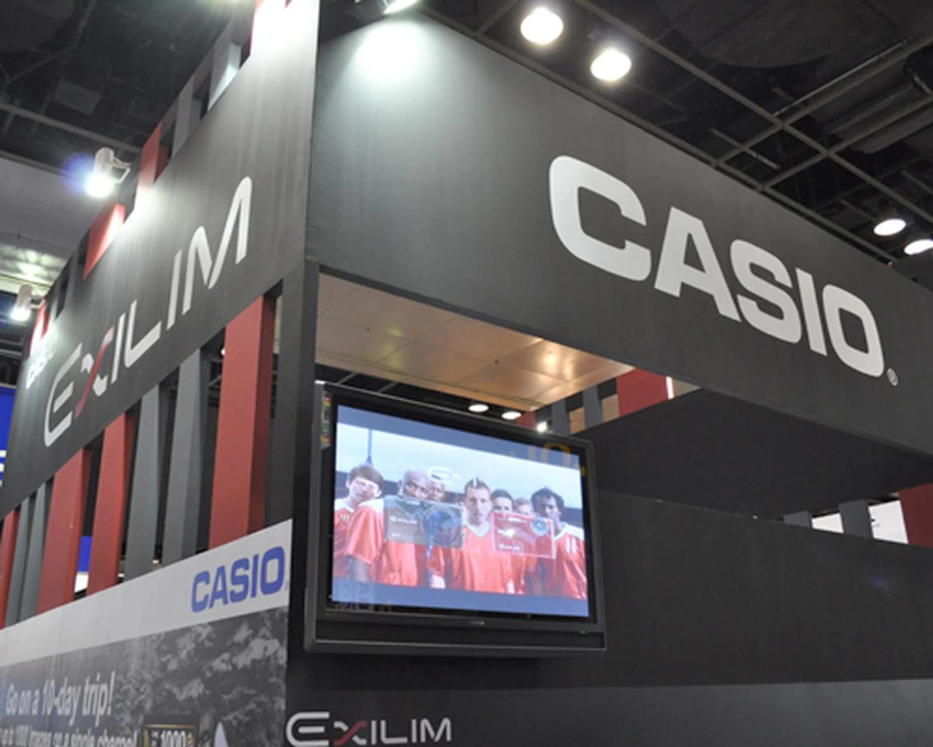 If you can't get enough of cameras
, there's still the Casio booth to visit, just at the center area of level 4.
