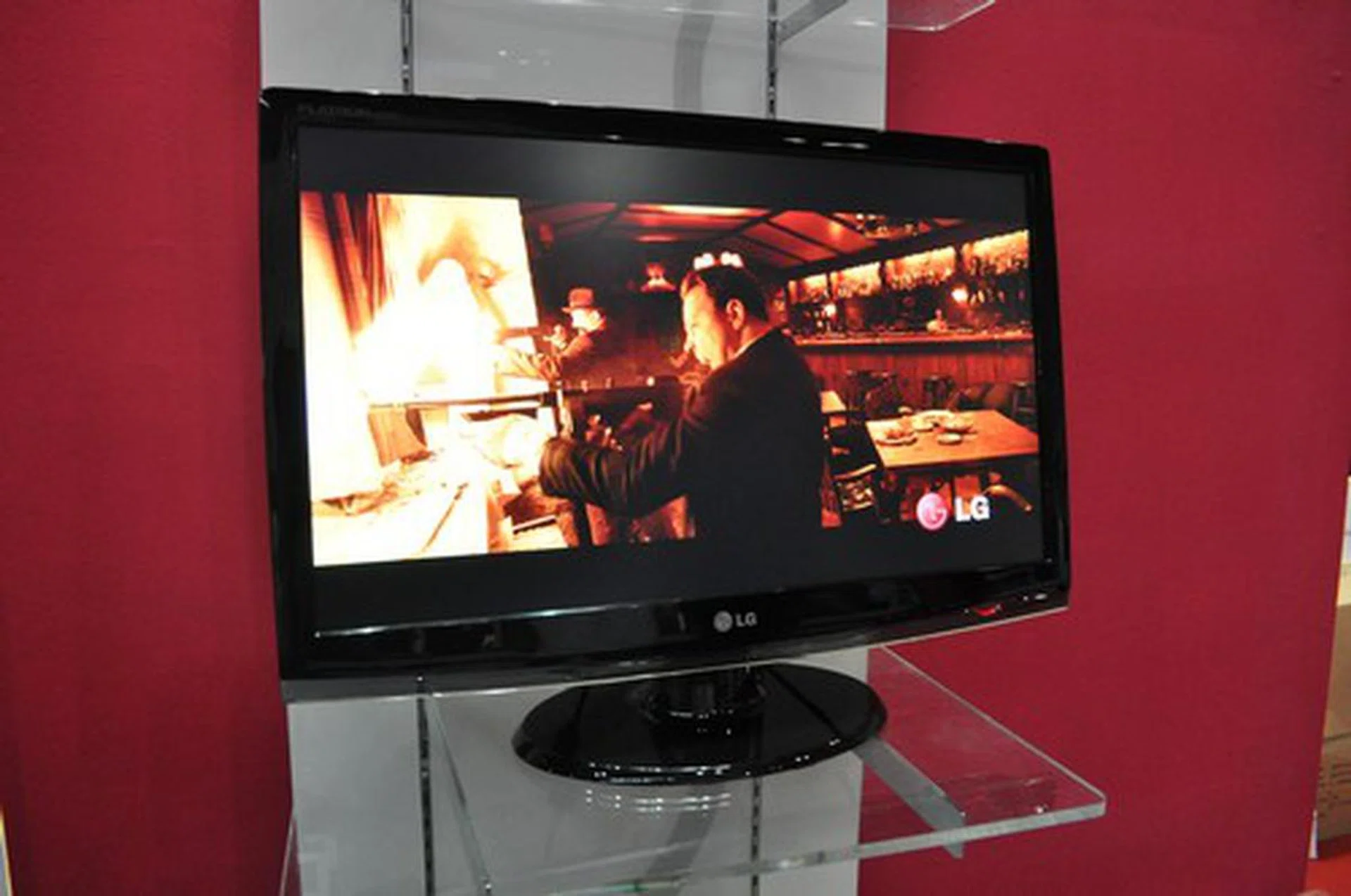 Looking for monitors? The LG W2753 is a 27" widescreen LCD with a 50,000:1 contrast ratio, Full HD native resolution and a 2ms fast response time. $568, usual price $698.