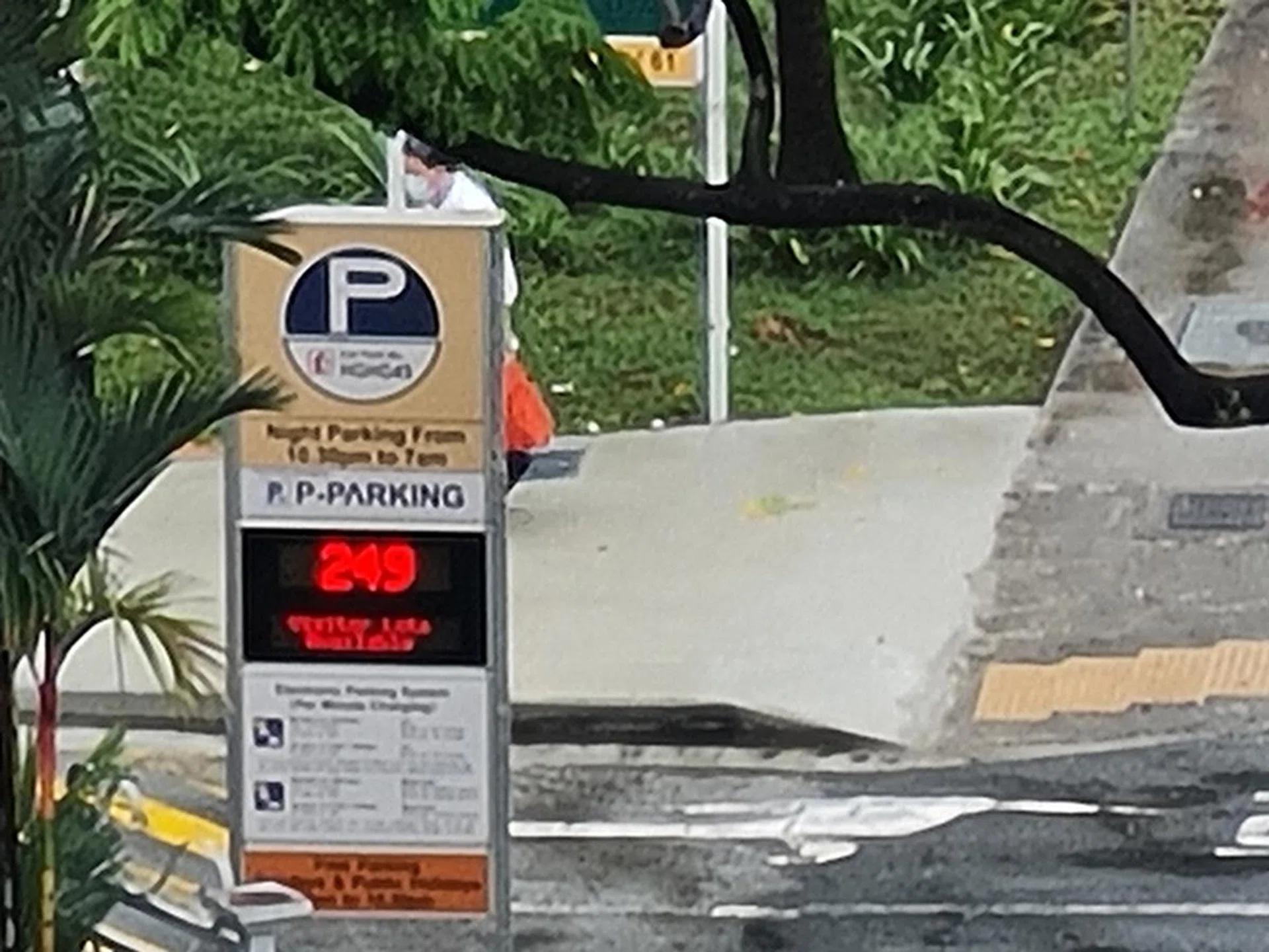 50x Super Resolution Zoom (option selected from camera interface).