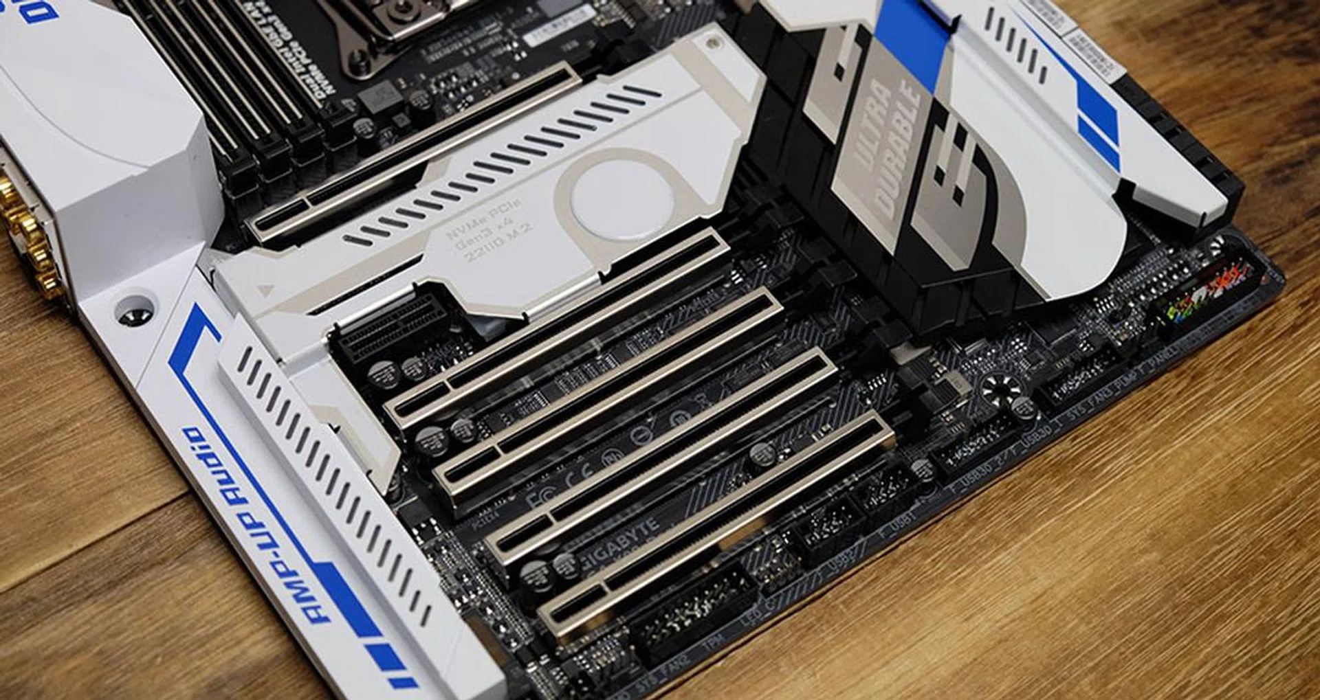 Gigabyte X99 Designare EX PCIe slots