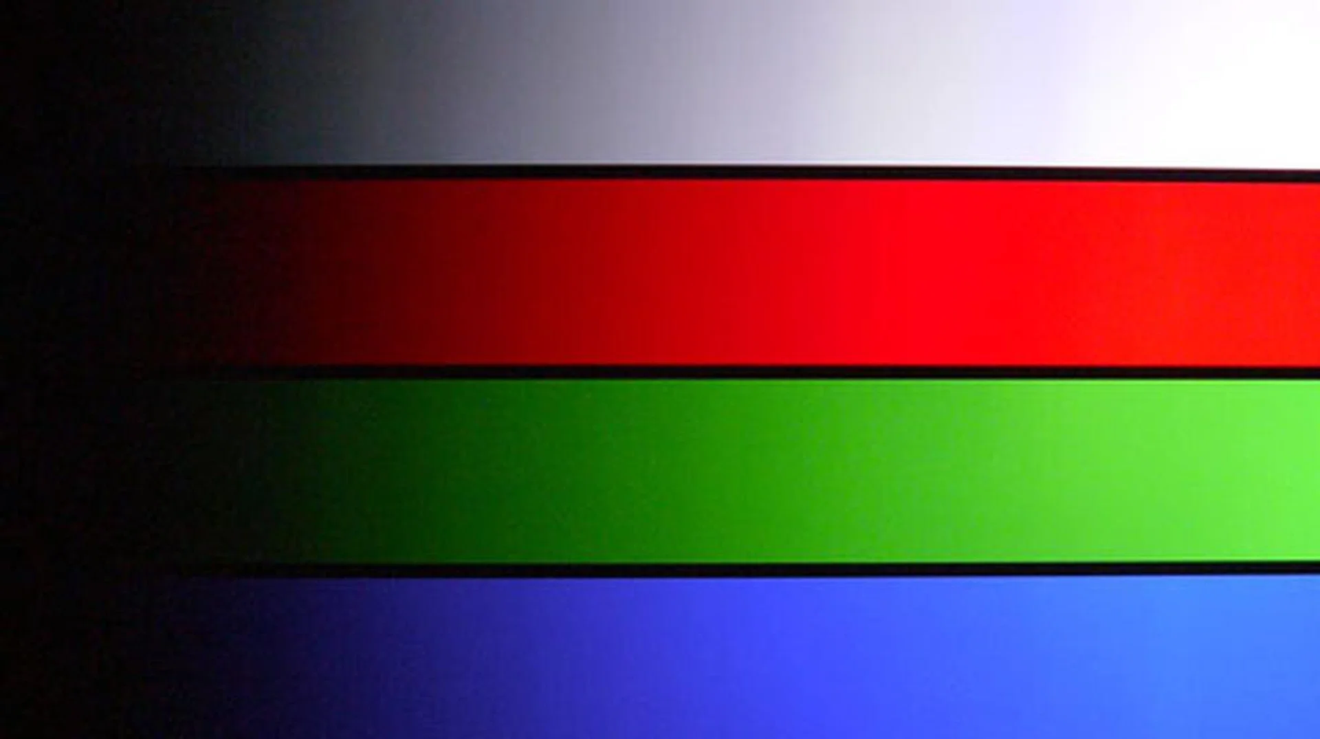 256-Intensity Level Color Ramp Test: It's a rare instance when we encounter almost perfect gradients and color reproductions on a HDTV. The Viera VT50S came close.