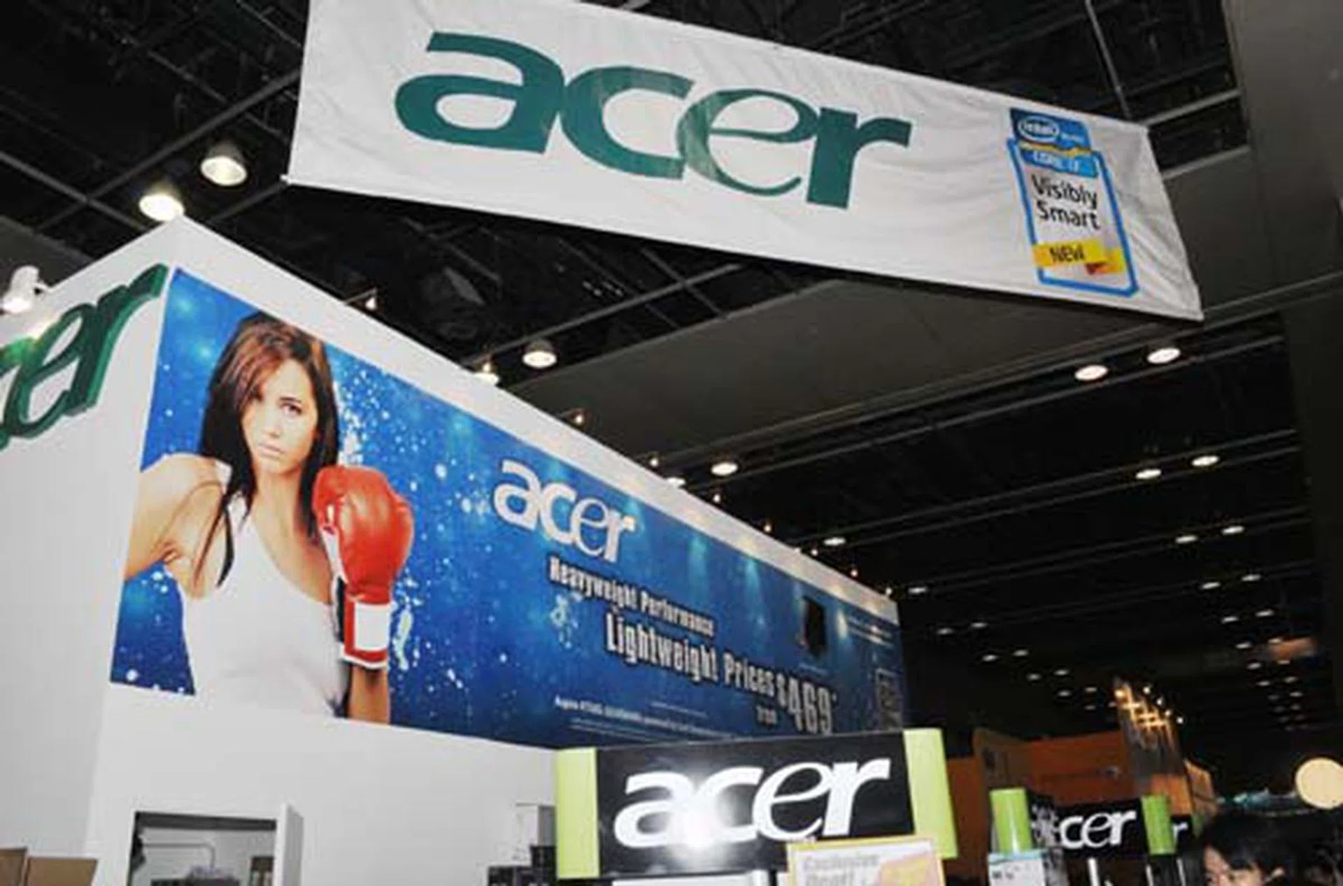 Despite her sultry looks and boxing gloves, she isn't going to punch you in the face when you pop by the Acer booth, so don't be shy/scared!