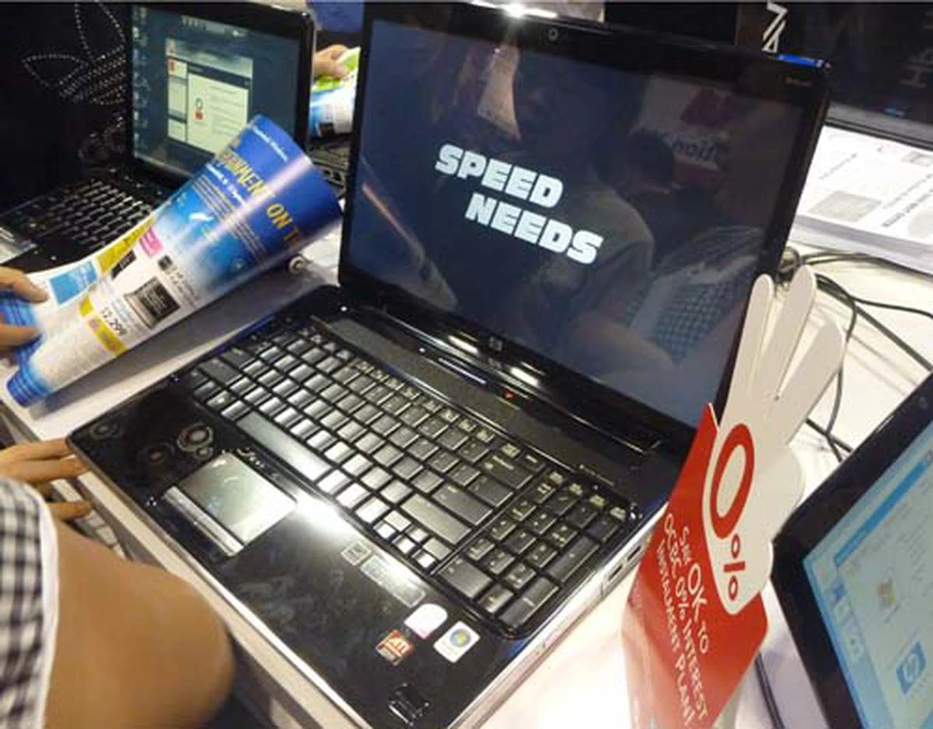 Moving on to portable computing, we have the 16-inch HP Pavilion dv6 at a whopping $2399 that's packing with an Intel C2D T9600 (2.8GHz) 4GB RAM, 500GB HDD and ATI Mobility Radeon discrete graphics.
