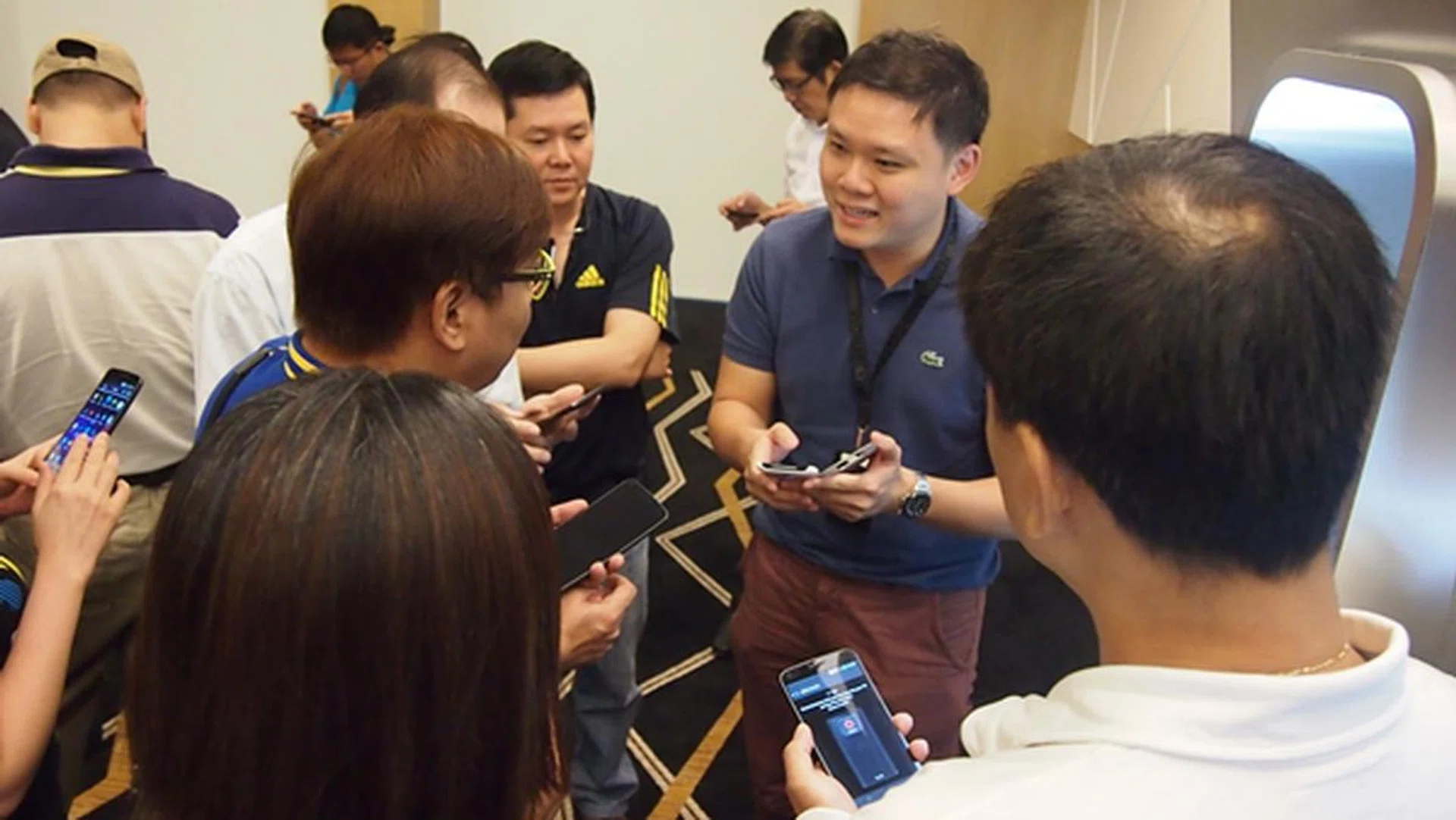 Other LG representatives were also at the event to answer any queries from the attendees and demonstrated the unique features of the G Flex.