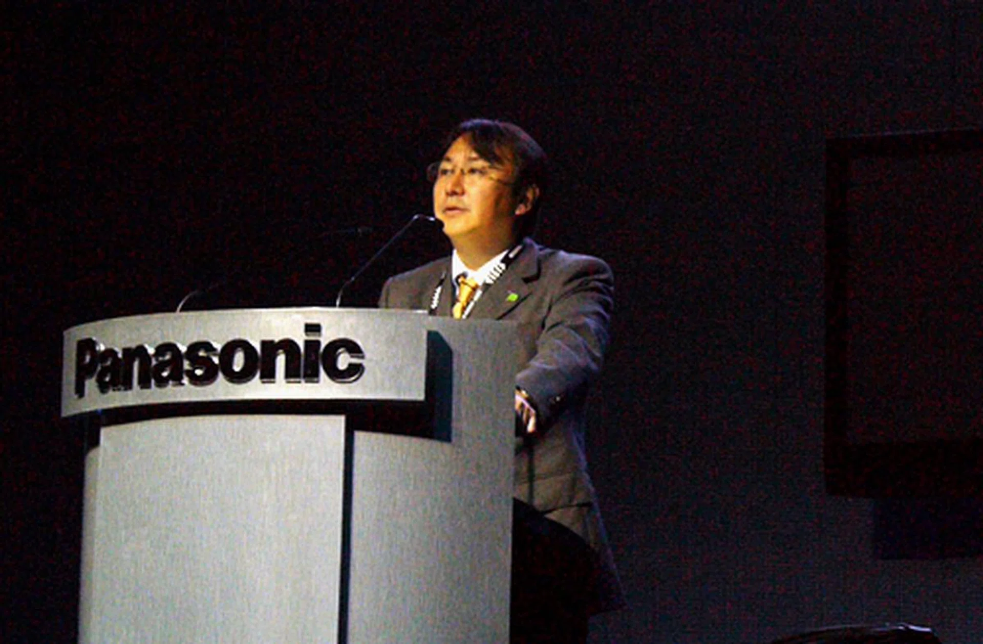 Mr Hirofumi Wada covering the essentials of Panasonic's NeoPDP evolution during his talk. This emphasis is hardly surprising since the plasma arm happens to be Panasonic's life blood after all.
