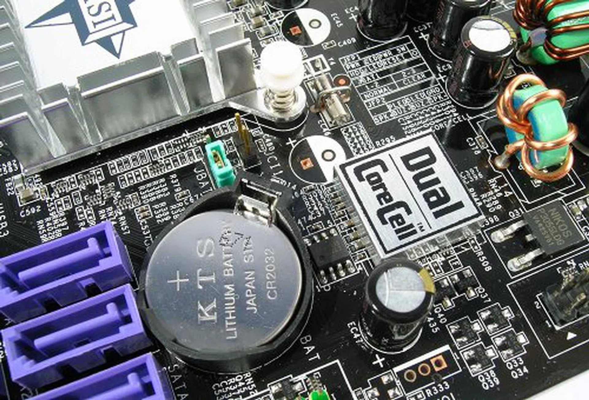 New Dual CoreCell feature, but the board isn't too enthusiast friendly.