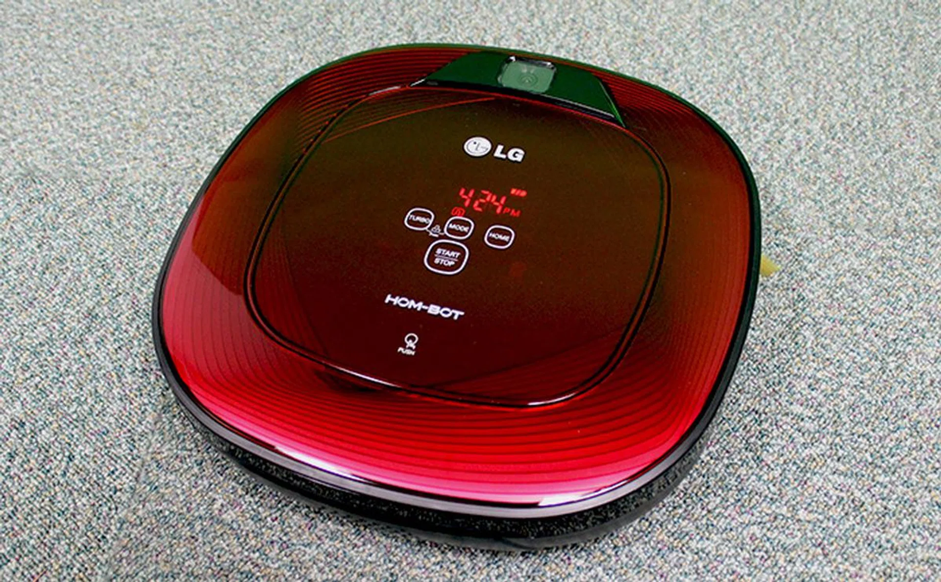 Now into its second generation, LG's new Hom-Bot Square comes with special features to enable better and more efficient cleaning.