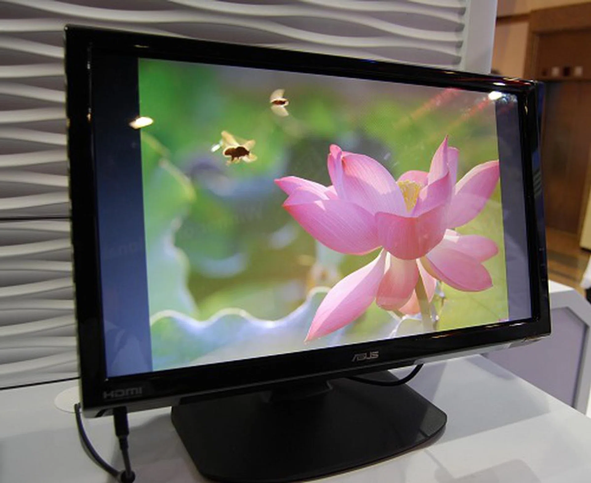 Feel like having some touch-fun? Then go for the new breed of touch monitors that are slowly but surely coming up. The ASUS VT22 here is a 21.5-inch screen using optical touch technology with multi-touch support. Brightness is only rated for 260 candelas, probably due to the extra touch layer affecting this, but the other features are intact like 1920 x 1080 pixels resolution, 50,000:1 contrast ratio and a 2ms response time.