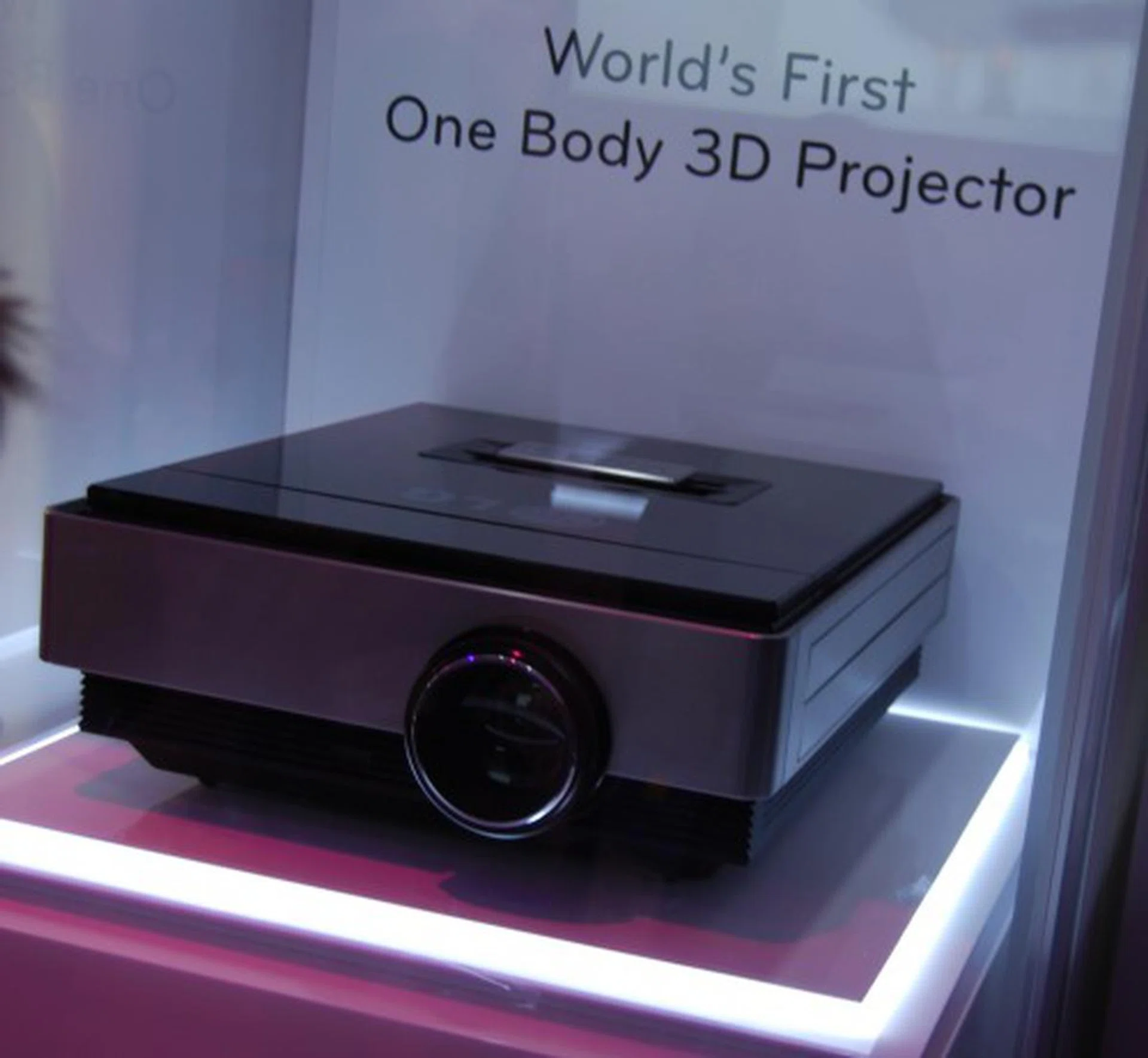 The LG CF3D projector is the world's first single-body 3D projector. It uses a single lens but is powered by dual engines (LCoS) and dual lamps within. Specs include, 2500 Ansi lumens brightness, Full HD resolution, TruMototion 120Hz, triple HDMI connections and a LAN point. We even had a privilege to test drive one of these at the LG show floor. While it's not quite home equipment yet, LG promised there will eventually be a variant for the home.
