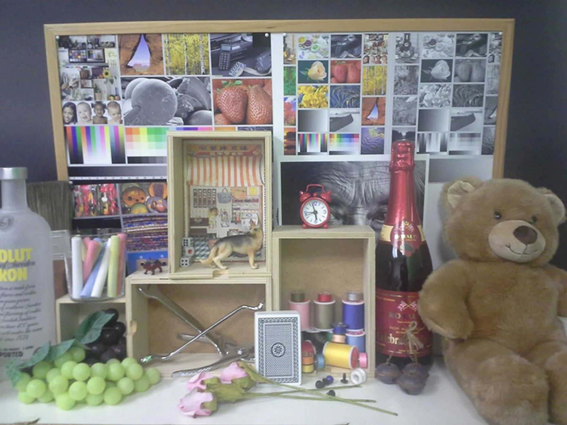 Images were whitewashed and desaturated, with below average levels of detail and relatively high levels of noise. Check out the close-up shots below for further scrutiny.