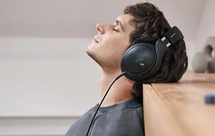 The cable is 1.8m long. (Image Source: Sennheiser)