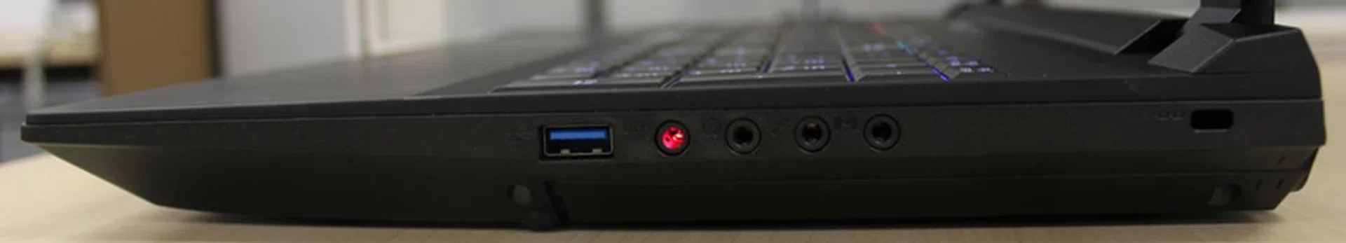 The right side has a lone USB 3.0 port as well as all the audio inputs and outputs.