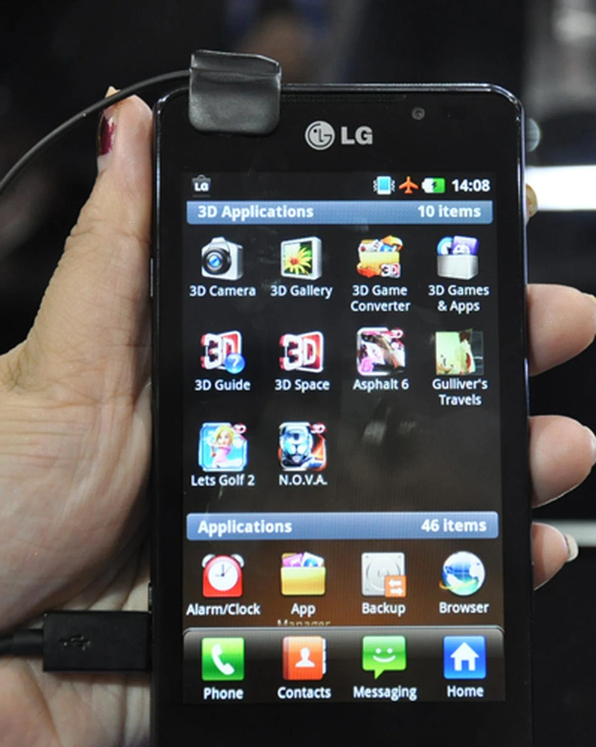 The Optimus 3D Max comes with the 3D Game Converter app out-of-the-box, allowing users to convert existing 2D apps to 3D.