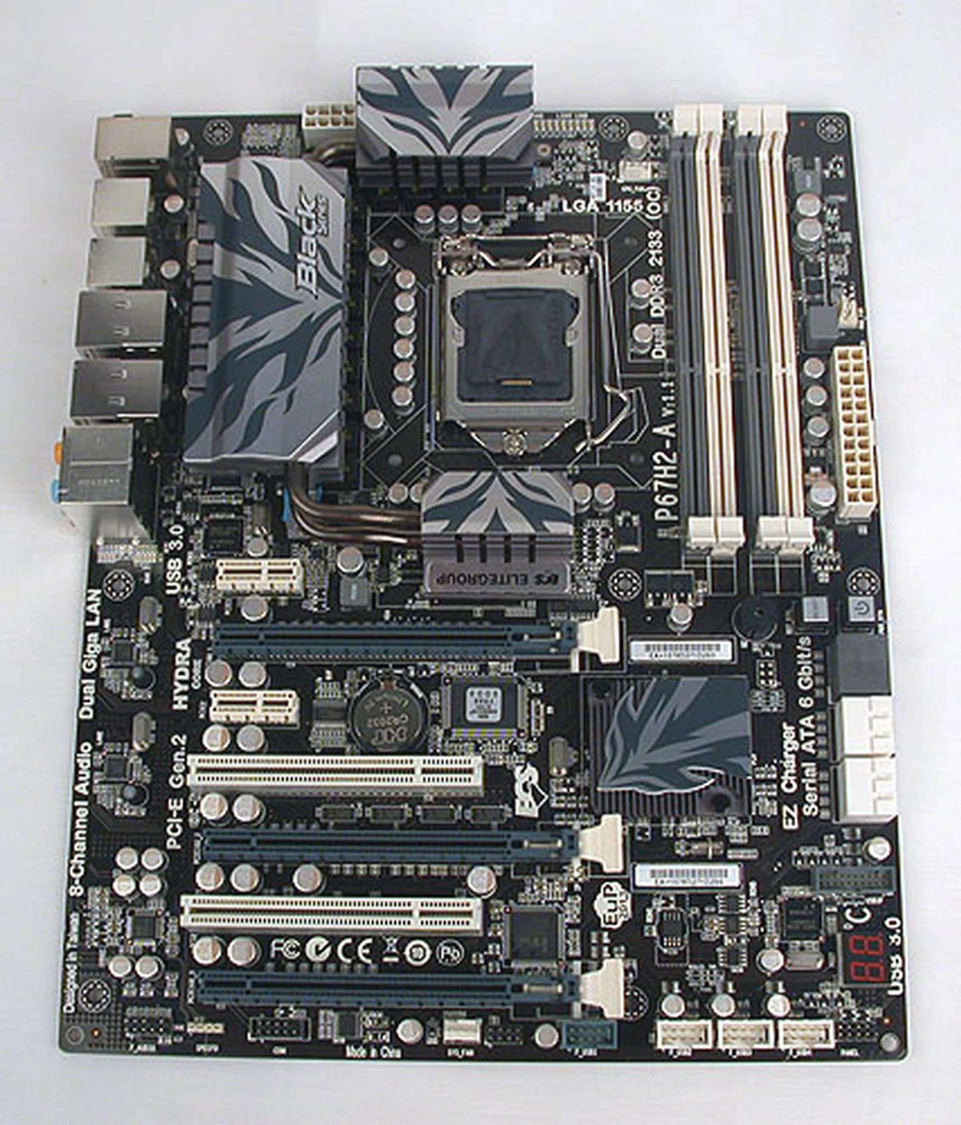 With a similar dark gray and black color scheme as its previous generation of P55 boards, ECS is hoping to continue to improve on its premium offerings with this Hydra powered P67 board.